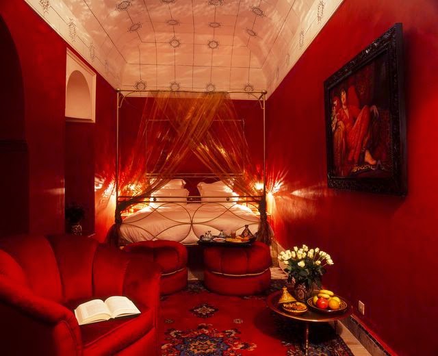 غرف نوم باللون الأحمر - ثقف نفسك 1