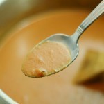 بالصور جهزي شوربة الطماطم الكريمي النباتية 13