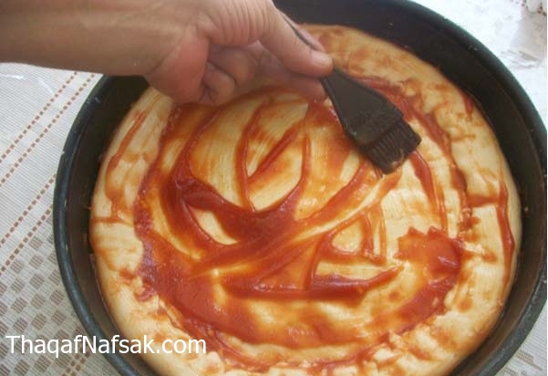 البيتزا بالتونه ، طريقة عمل بيتزا التونة بالصور ..