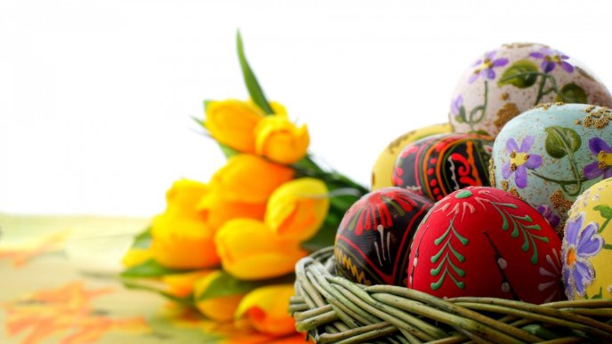 6904_Easter-egg-and-yellow-tulips-on-the-background