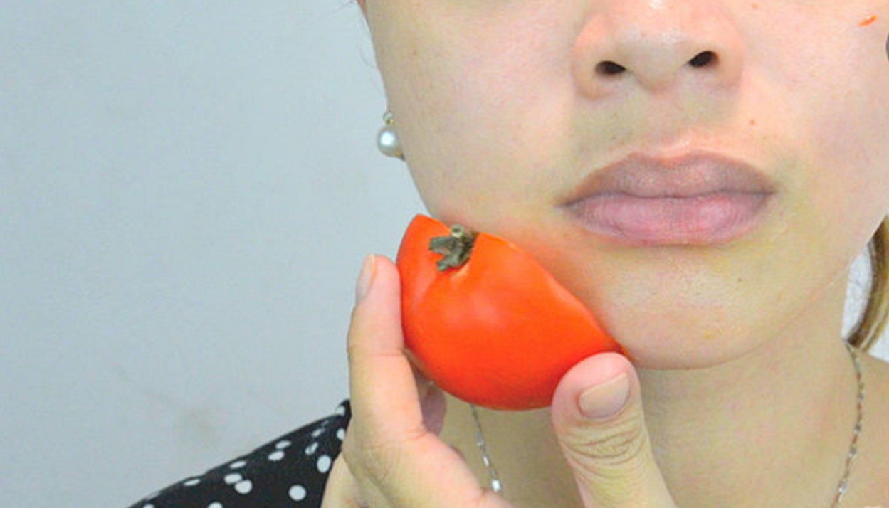Tomato mask for oily skin