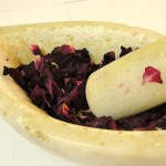 طريقة عمل ماء الورد بالصور