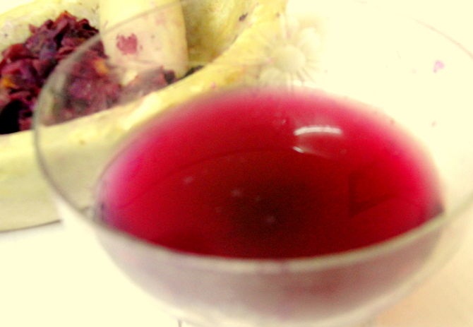 طريقة عمل ماء الورد بالصور