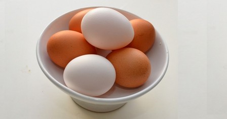 البيض الأحمر و الأبيض