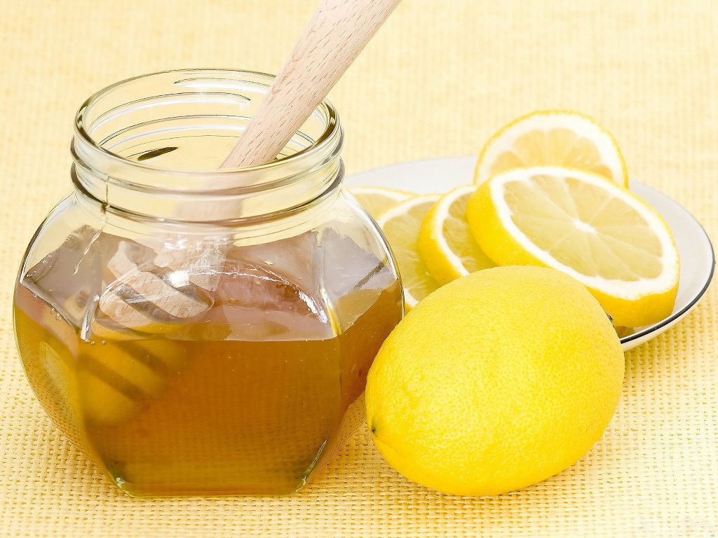 العسل والليمون لعلاج البرد 1