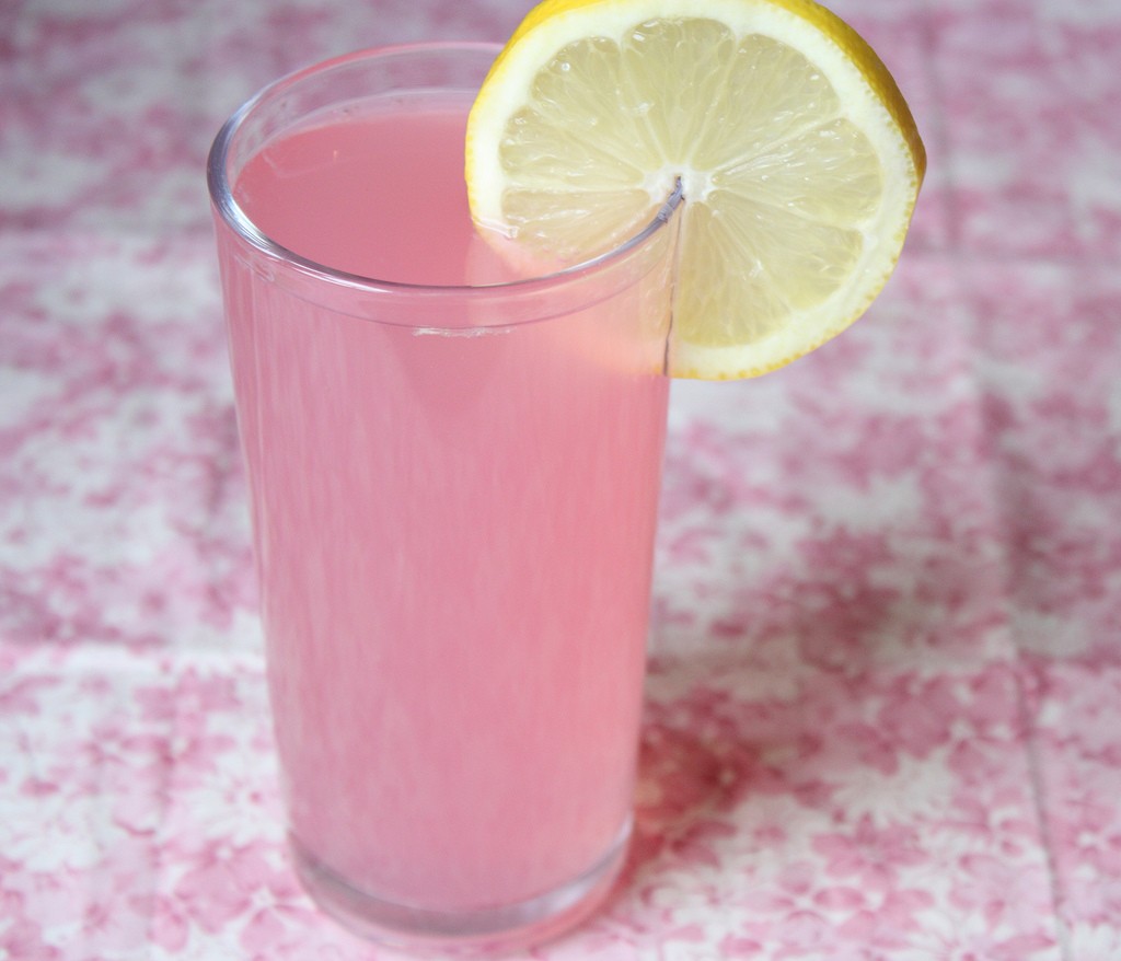 عصير الليمون الوردي بالصور