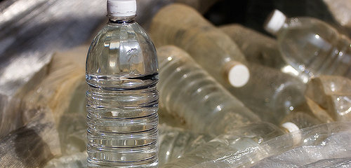 مخاطر لا تعرفها عن إعادة إستخدام زجاجات المياه
