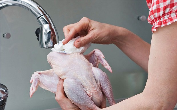 هل غسل الدجاج سم قاتل ؟