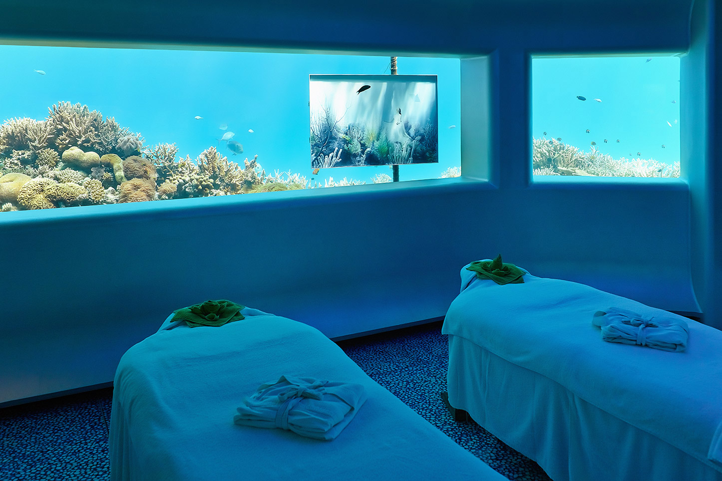 غرف فنادق مذهلة تحت الماء 23