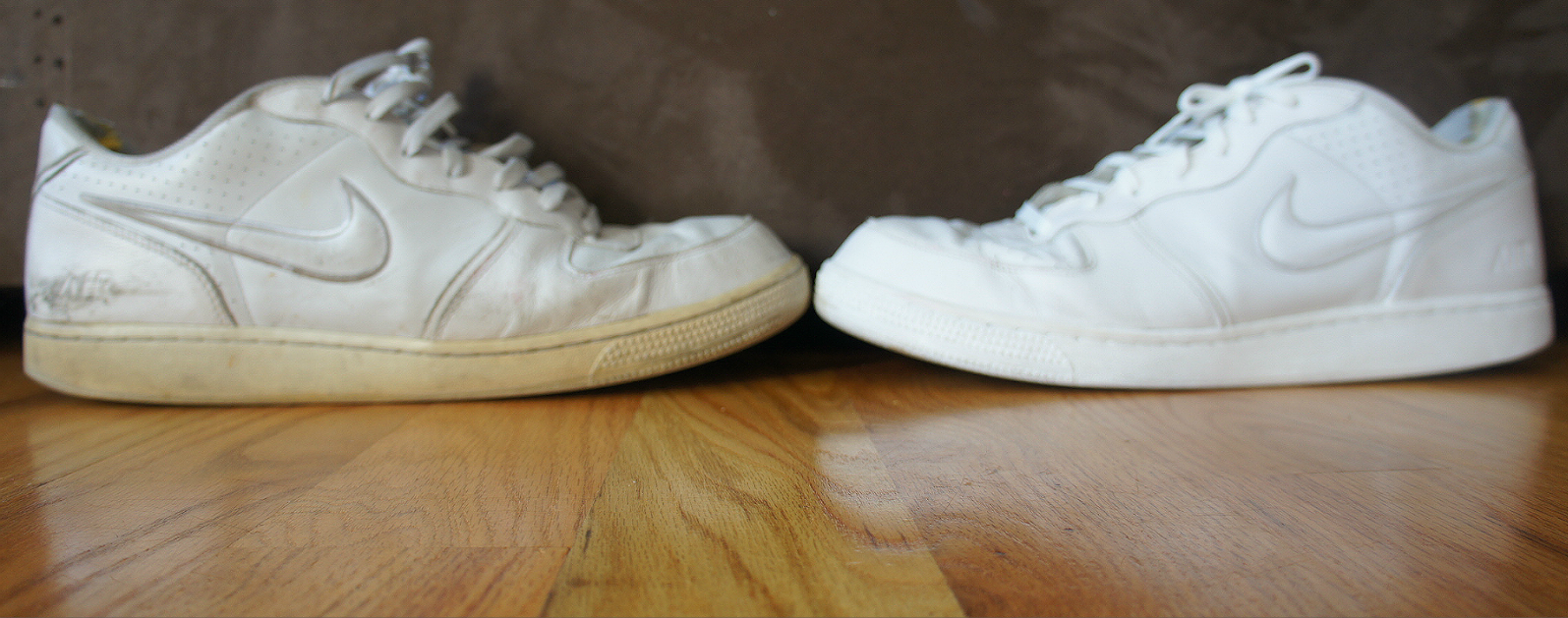 طرق تنظيف الحذاء الأبيض وإزالة الإصفرار 2