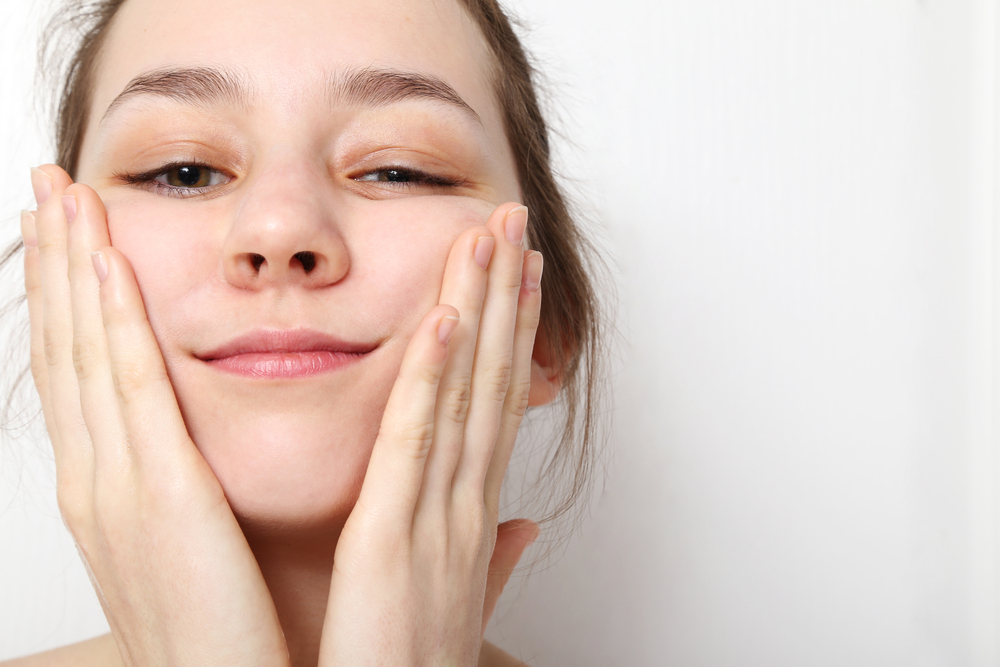 علاج انتفاخ الوجه في 5 دقائق أو أقل بتدليك له مفعول السحر ثقف نفسك