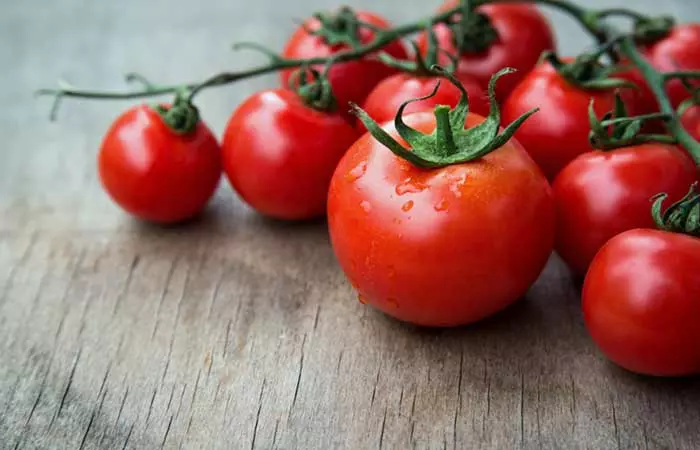 الطماطم لعلاج المسامات الواسعة