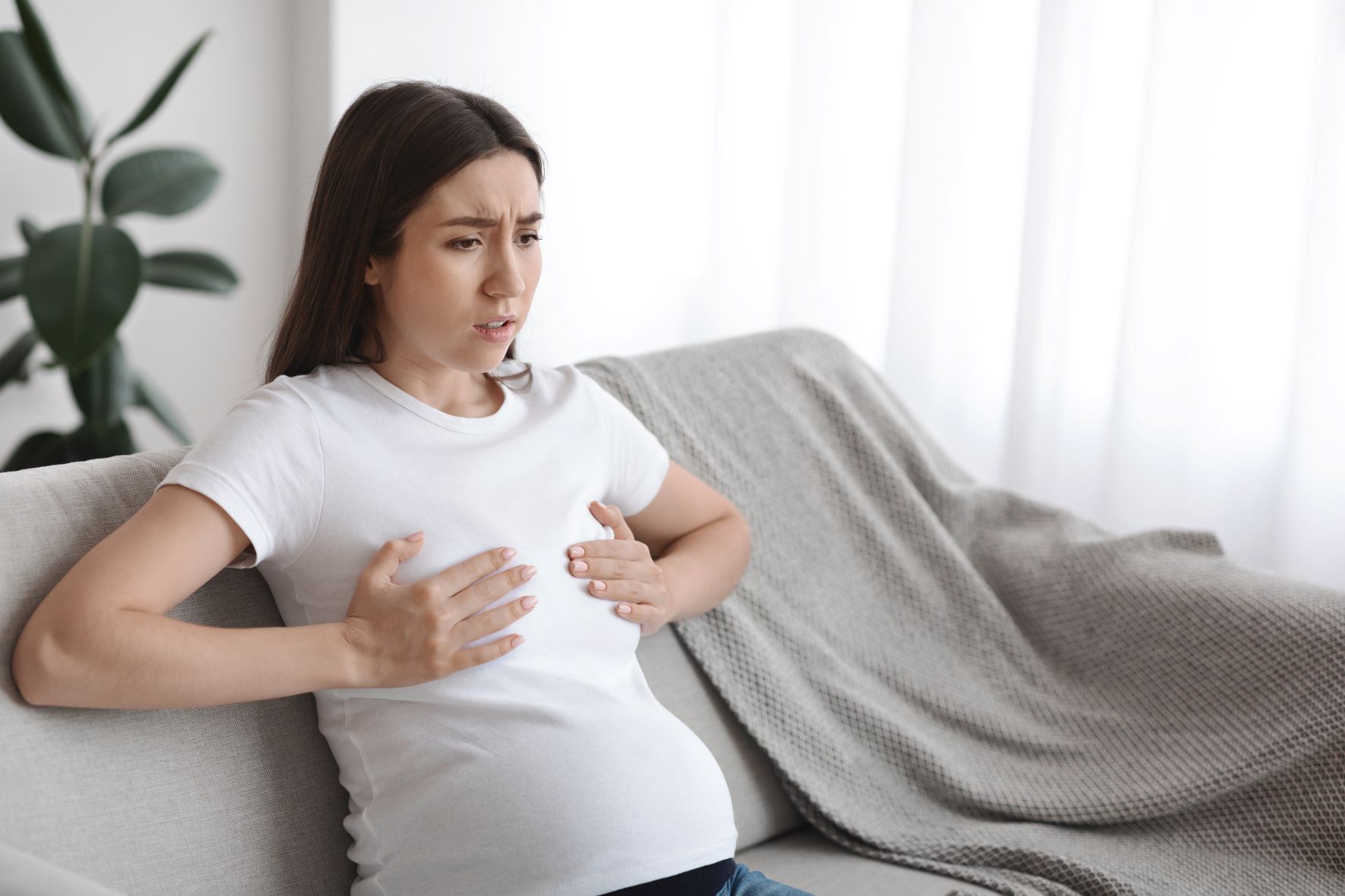 اعراض احتقان الثدي بسبب الرضاعة وكيفيه علاجه