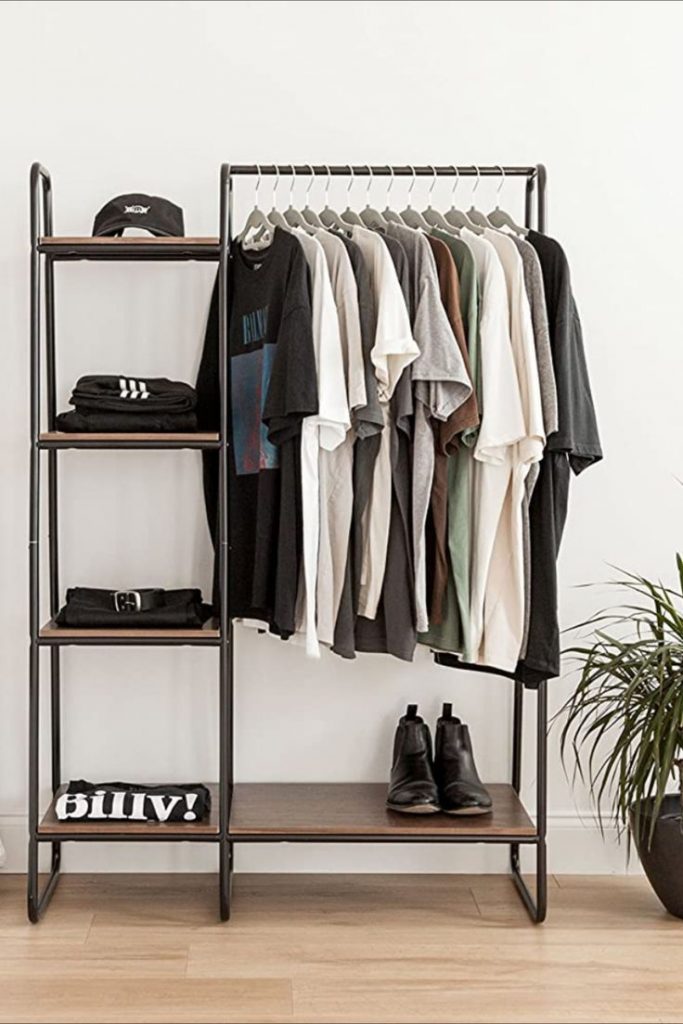 Dressing for narrow spaces