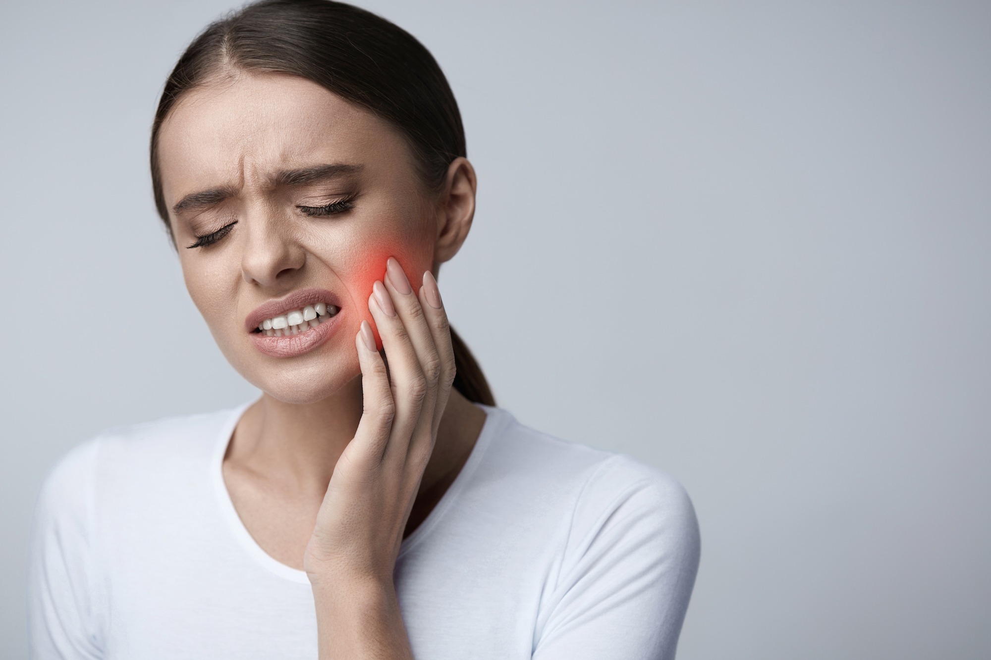 علاج ألم الأسنان بالضغط على الإبهام