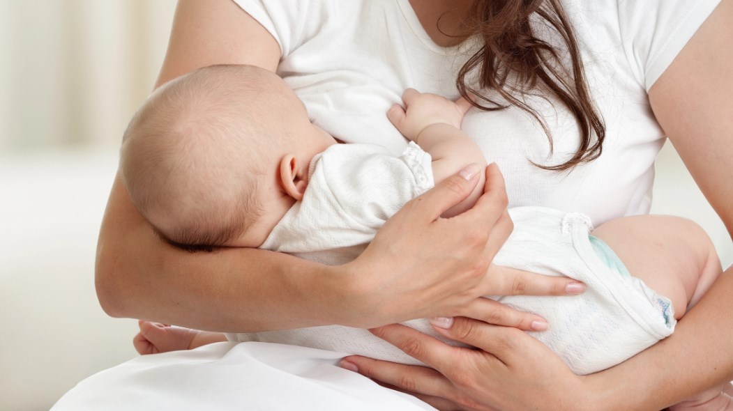 تنظيم الرضاعة الطبيعية في الشهر الأول  
